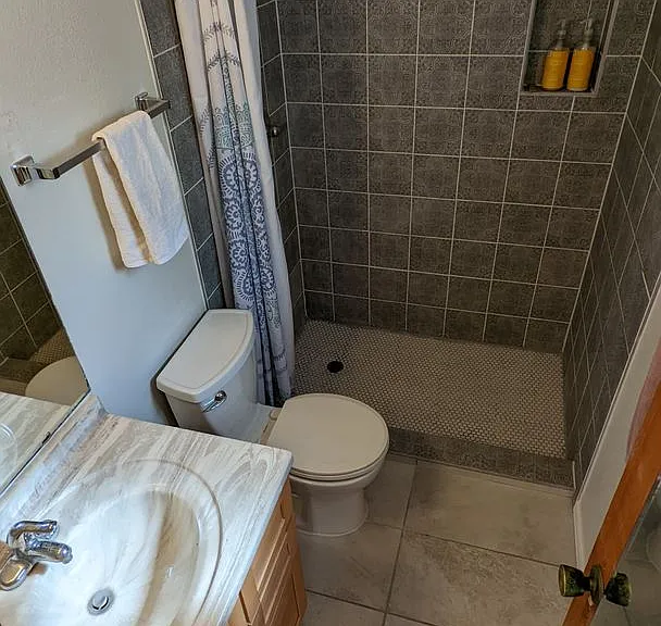 1344 W Delaware St — Photo 26
