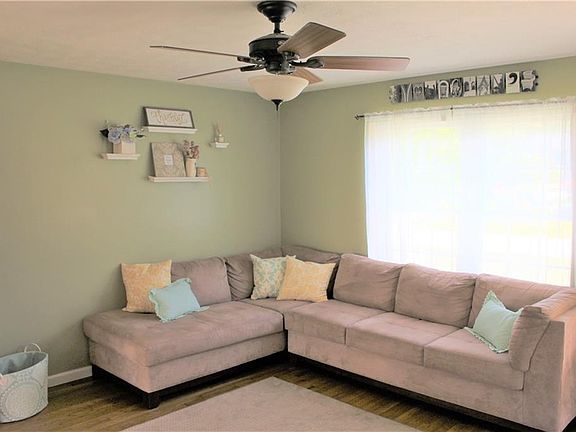 3rd image of 3241 Green Tree Dr