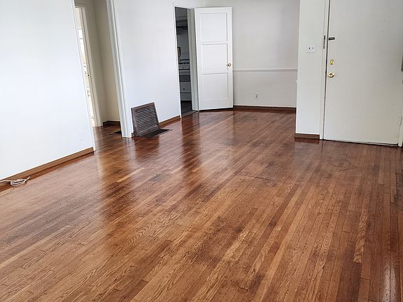 4th image of 1708 Huntington Dr