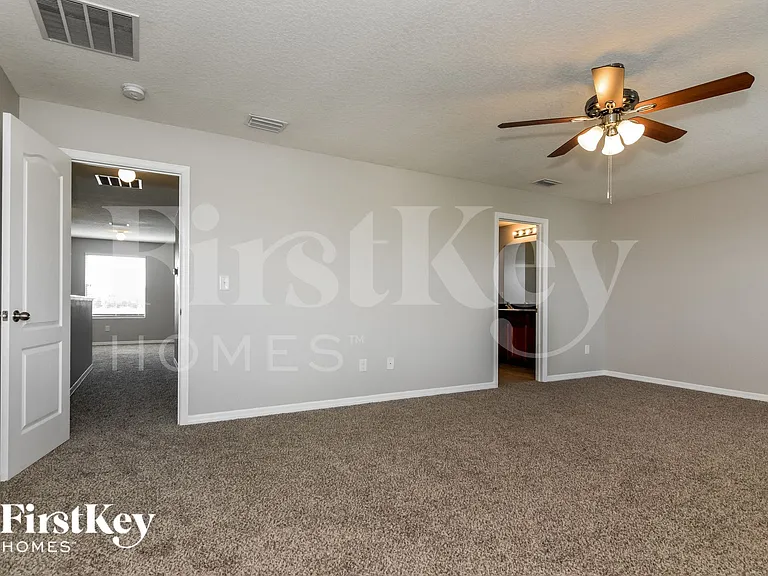 561 Vista Ridge Dr — Photo 9