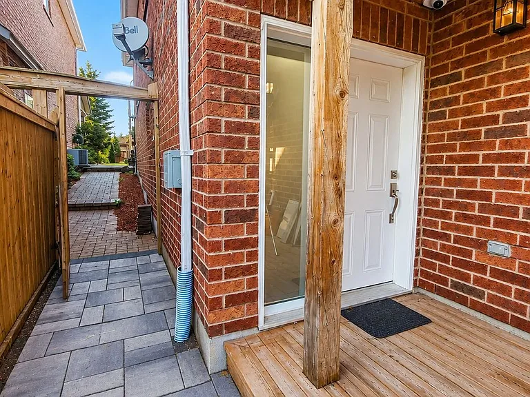 19 Lacroix Ct #BASEMENT — Photo 2