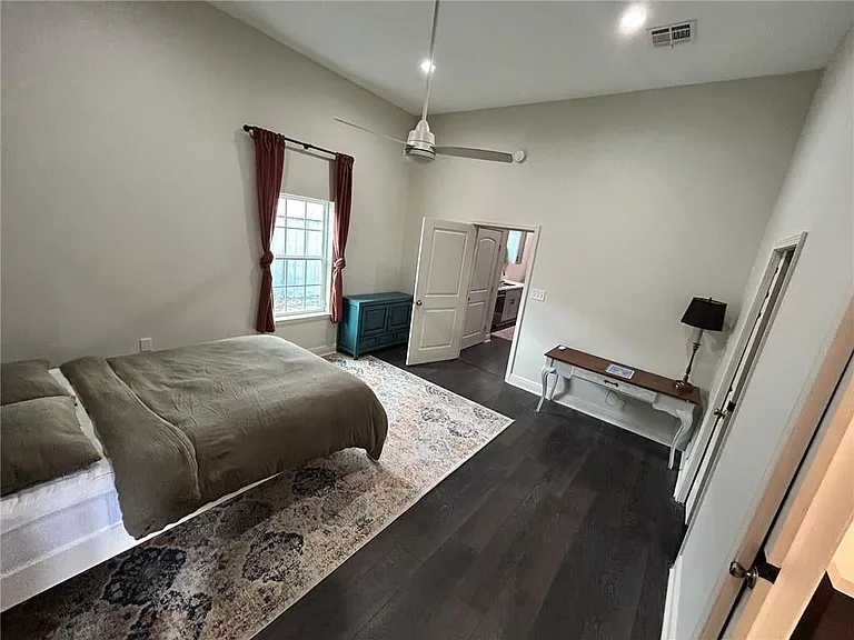 430 Homer St — Photo 8