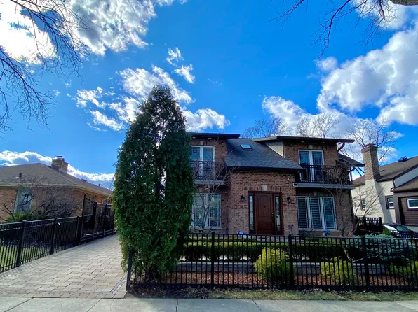 1052 Margret St, Des Plaines, IL 60016