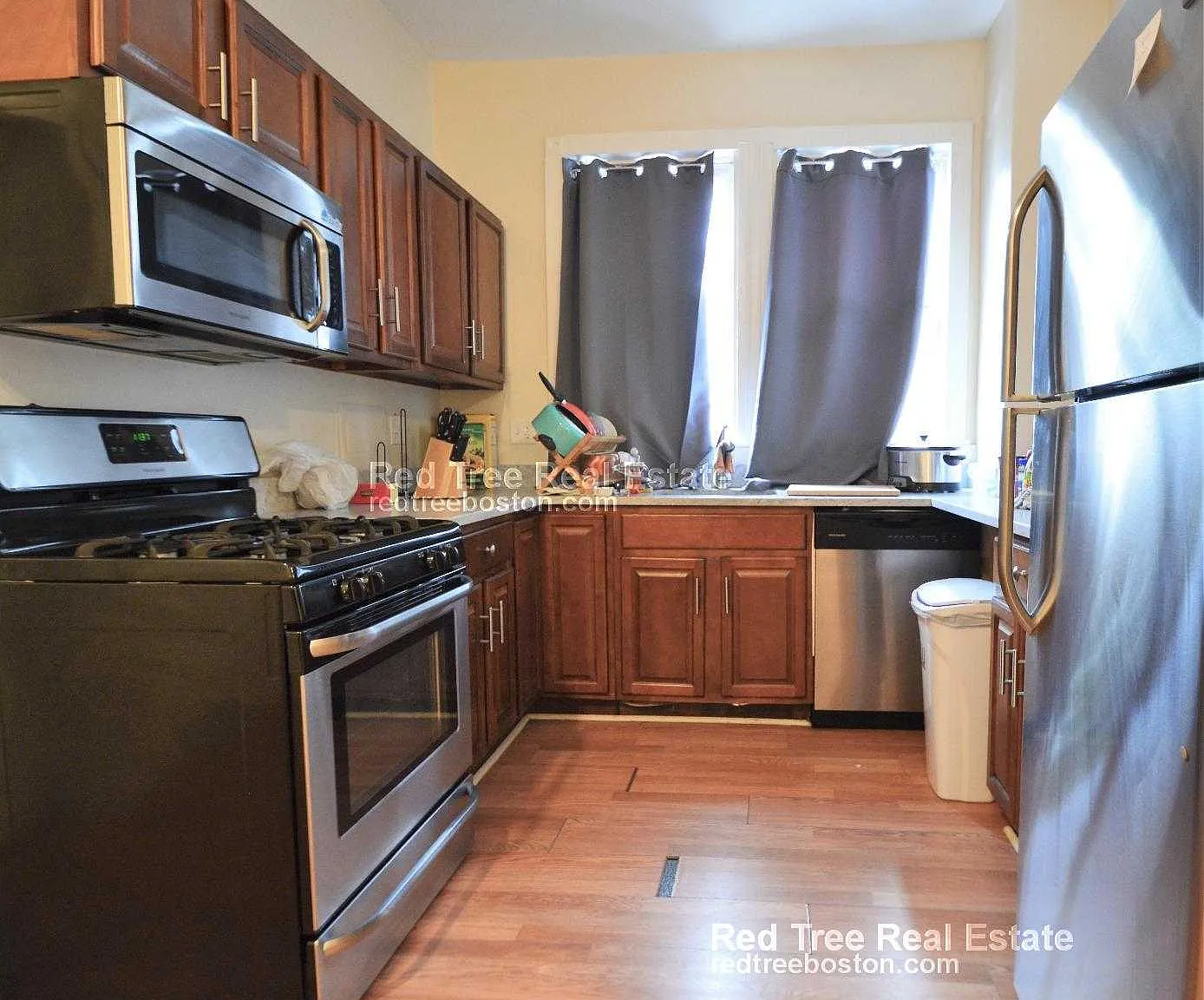 4 bed, $2,800 — Photo 1