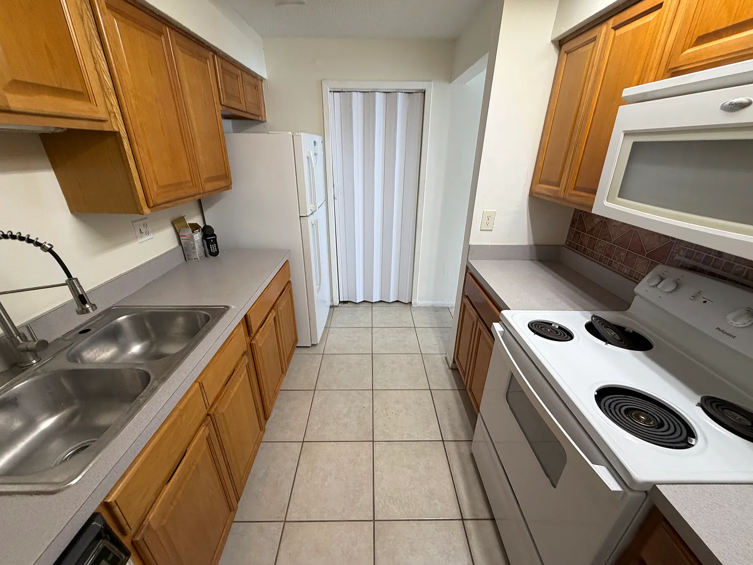 2 bed, 950 sqft, $1,500 — Photo 3