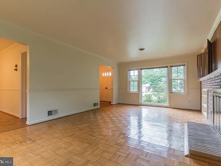 9702 Bellevue Dr — Photo 5