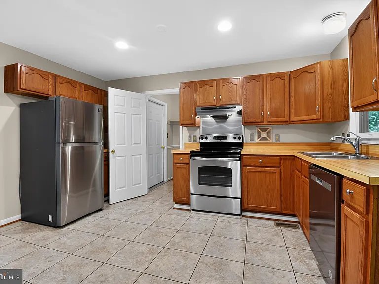 5118 Coach Ct — Photo 13