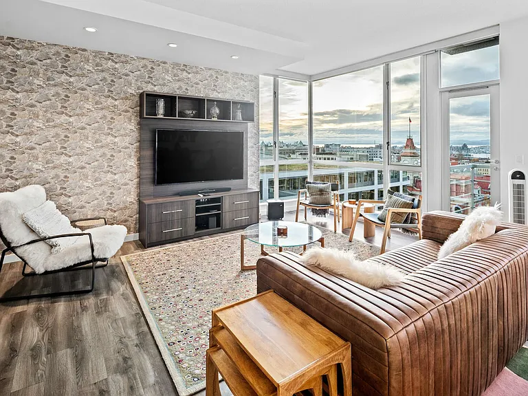 732 Cormorant St #1005 — Photo 1