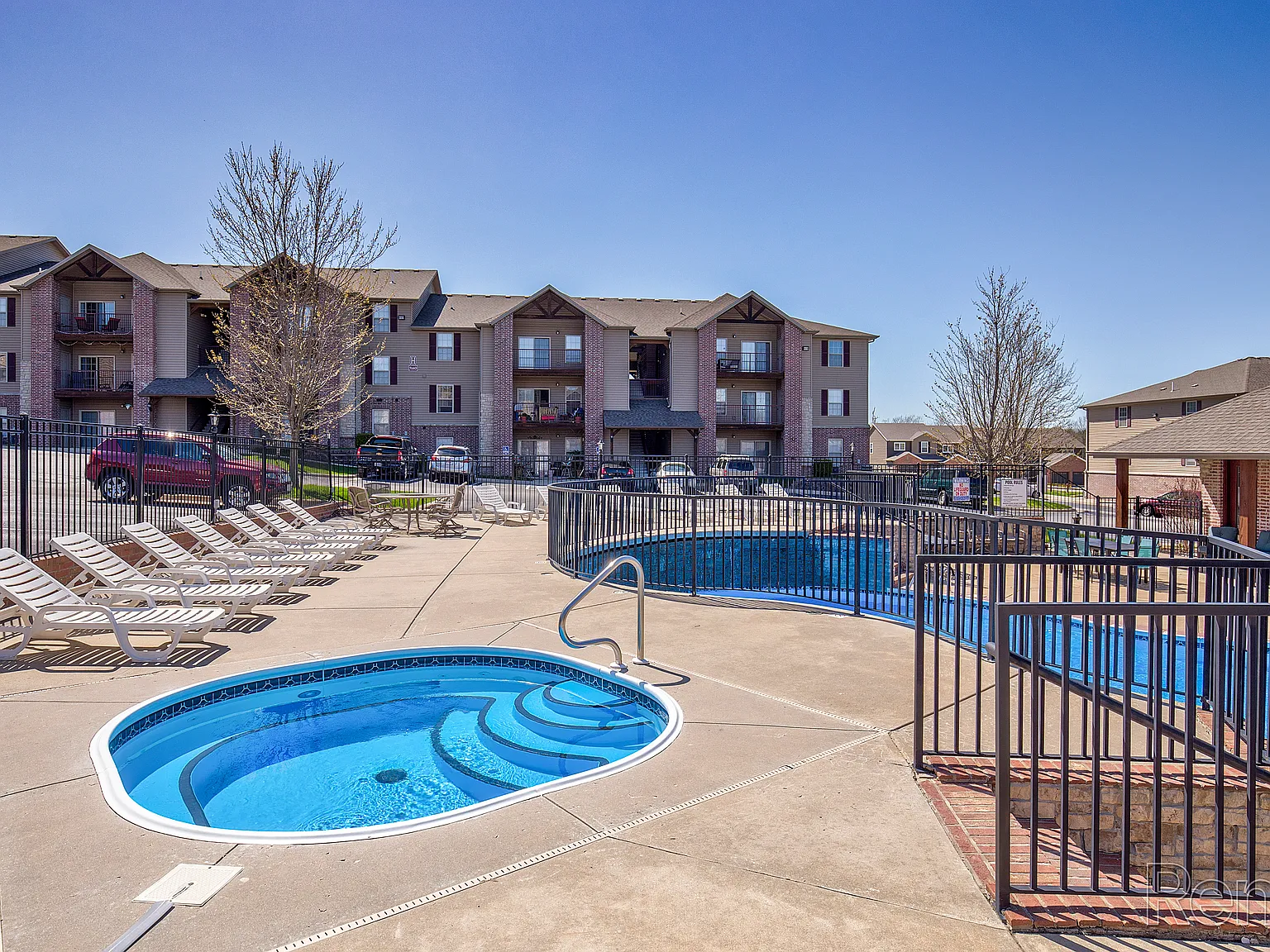 Weaver Creek Apartments — Photo 2