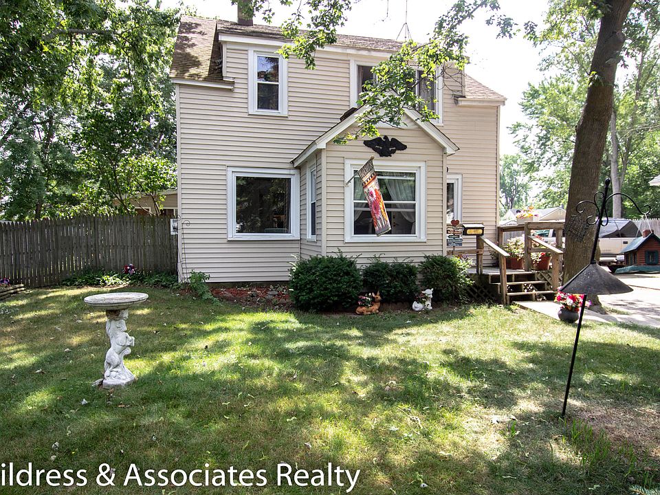 1st image of 120 Walter St SE
