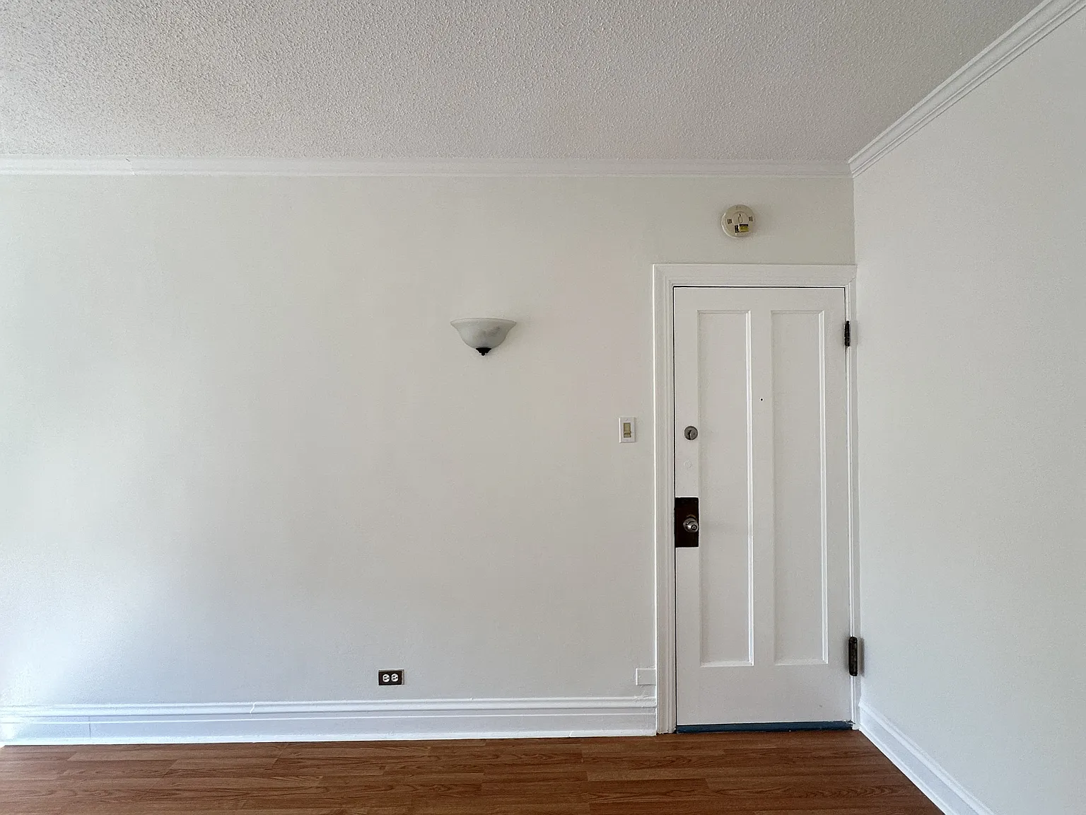 1 bed, 700 sqft, $1,600 — Photo 3