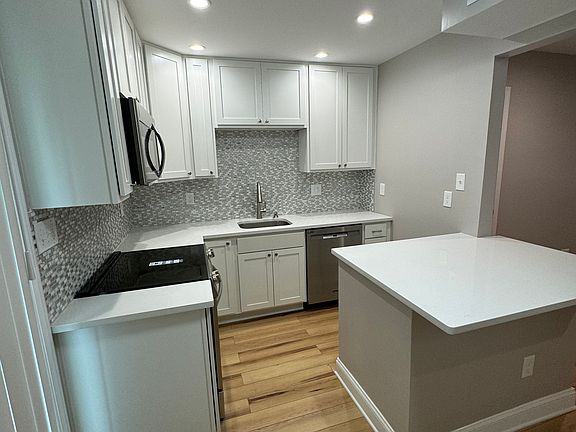 3rd image of 2635 Vail Ave