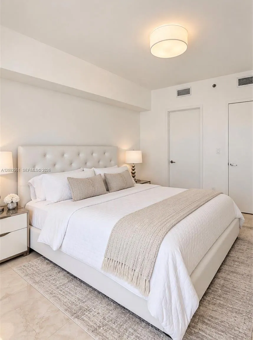 Iconbrickell Condo No 1 — Photo 3