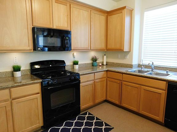 3rd image of 140 Canterbury Dr APT 401