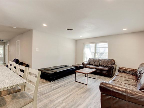 2nd image of 3609 Jeanette Dr
