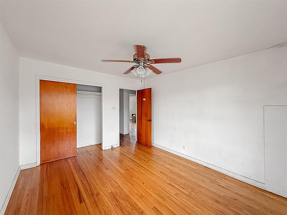 5th image of 729 N Main St