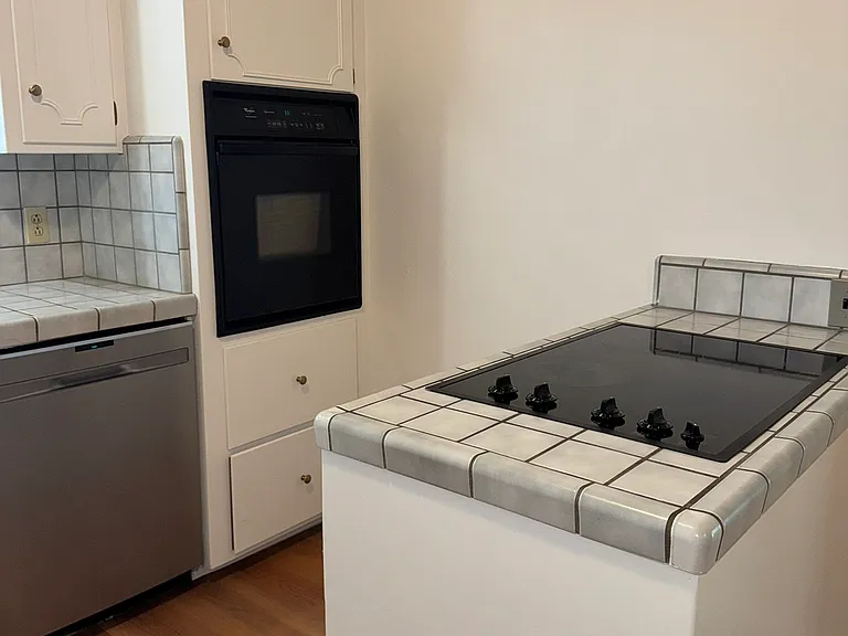 33 Russell Ave — Photo 6