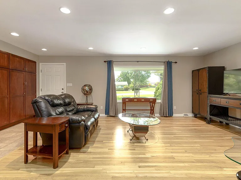 2611 Colby Dr — Photo 24