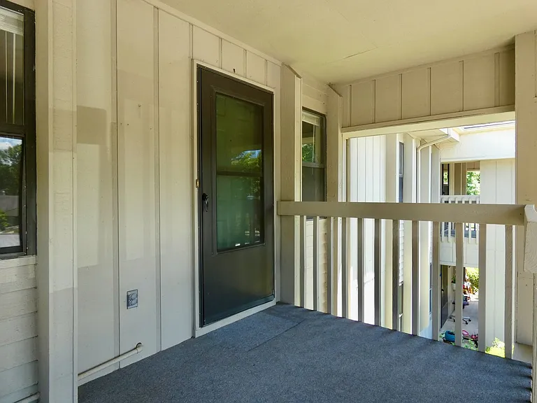 804 Abbey Cir — Photo 5