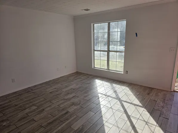 5673 Wells Cir, Stone Mountain, GA 30087