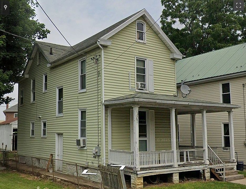1st image of 745 E Washington St