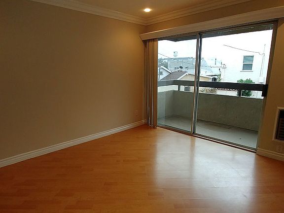 4th image of 6010 Romaine St APT 107