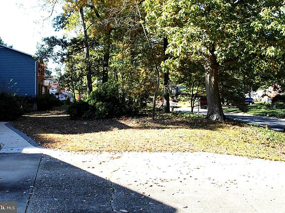 4th image of 8233 Fairwood Dr