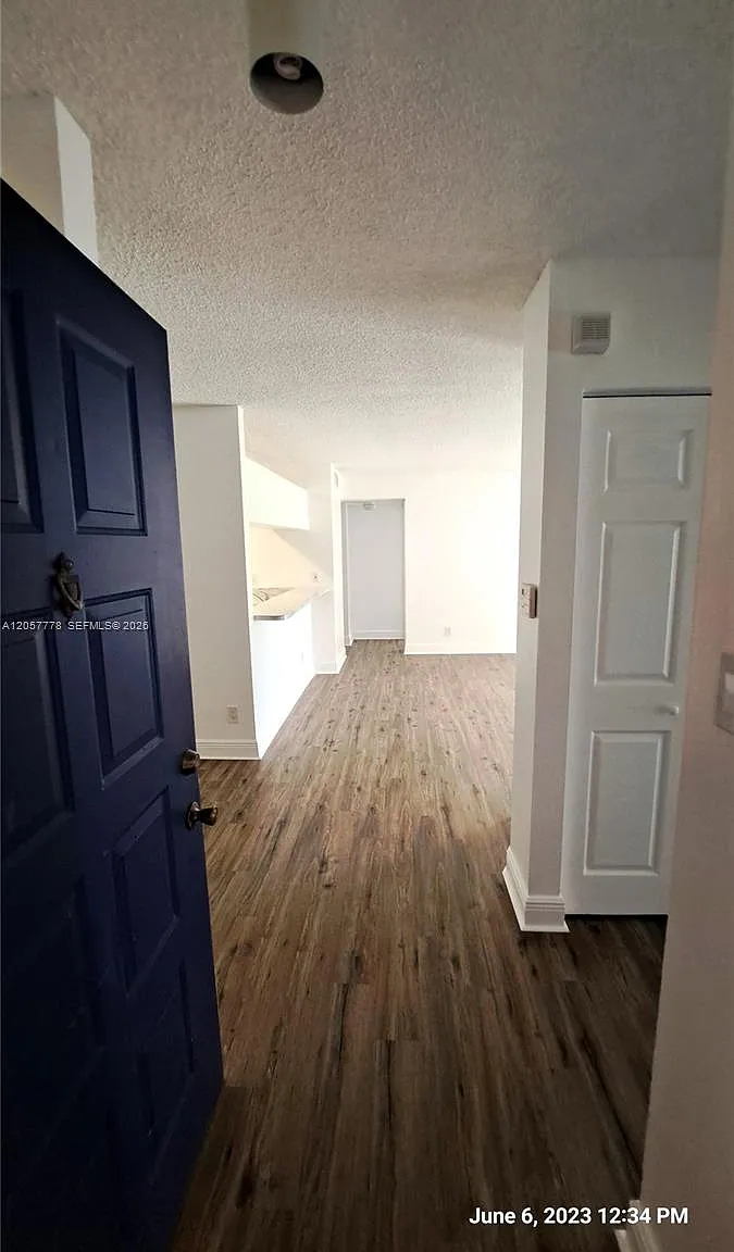 Royal Palm Place — Photo 4