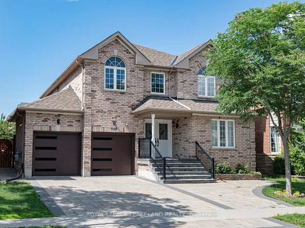 152 Flagstone Way, Newmarket, ON L3X 2Z7
