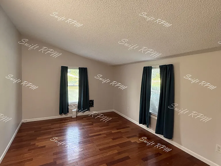 18501 N Main St — Photo 11