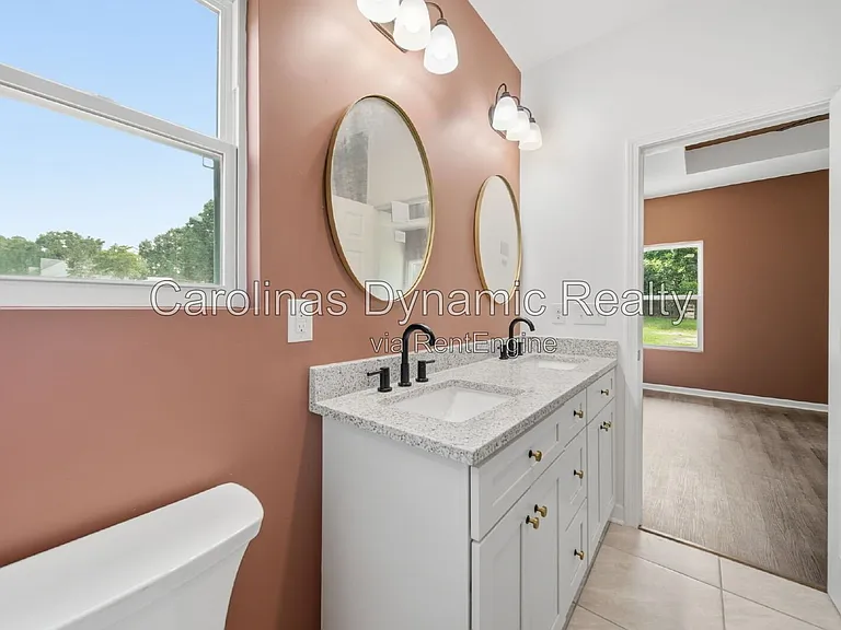 1533 S Battleground Ave — Photo 22