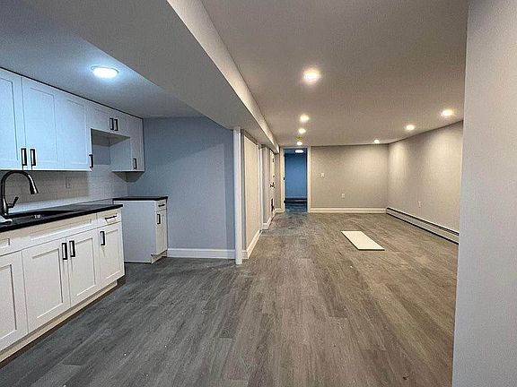 3rd image of 10449 164th St Floor 1