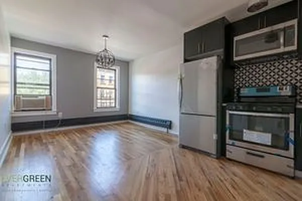 Rented by Evergreen Apartments BK | media 7