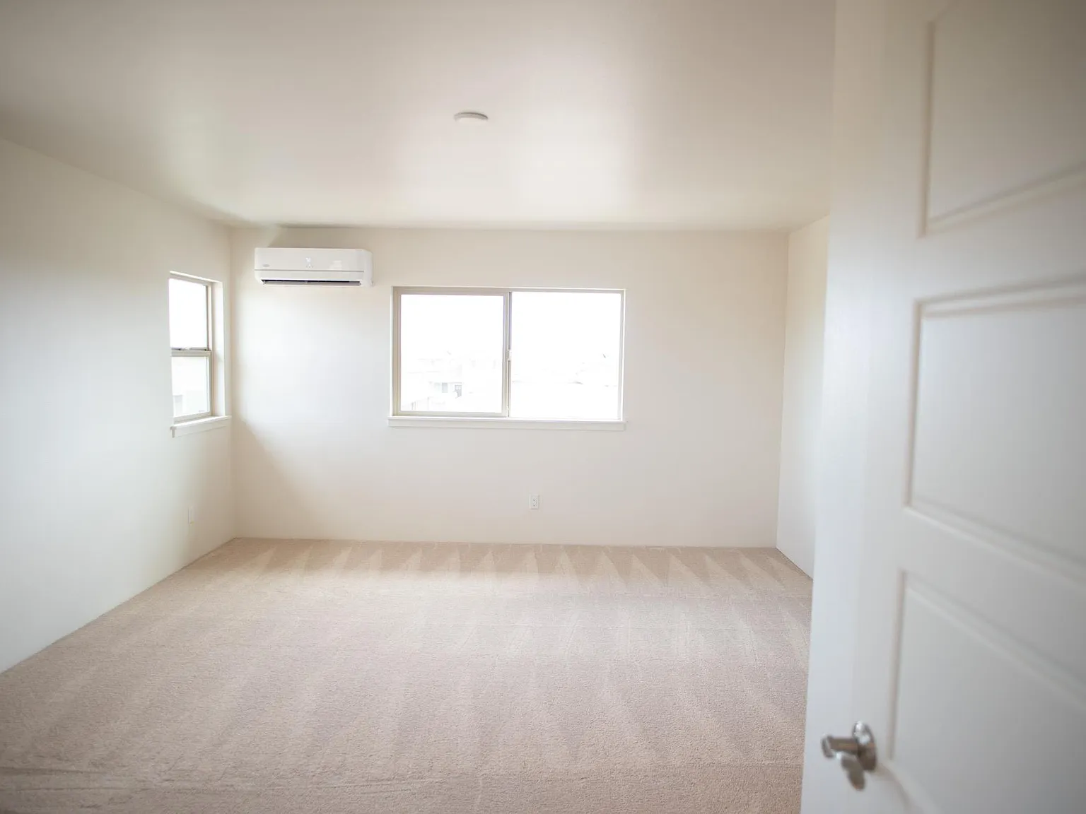 3 bed, 2.5 bath, 1663 sqft, $3,800 — Photo 2
