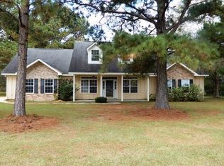 22 Edgewood Ct, Atmore, AL 36502