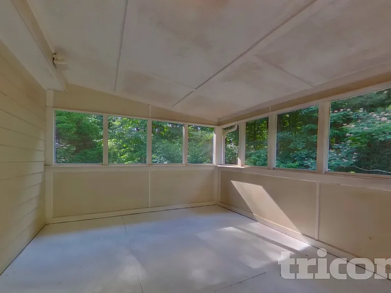 726 Westbury Dr — Photo 18
