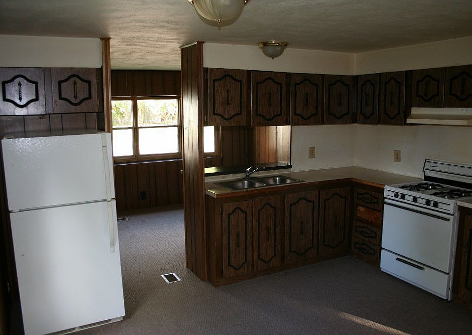 2nd image of 9350 Lake St