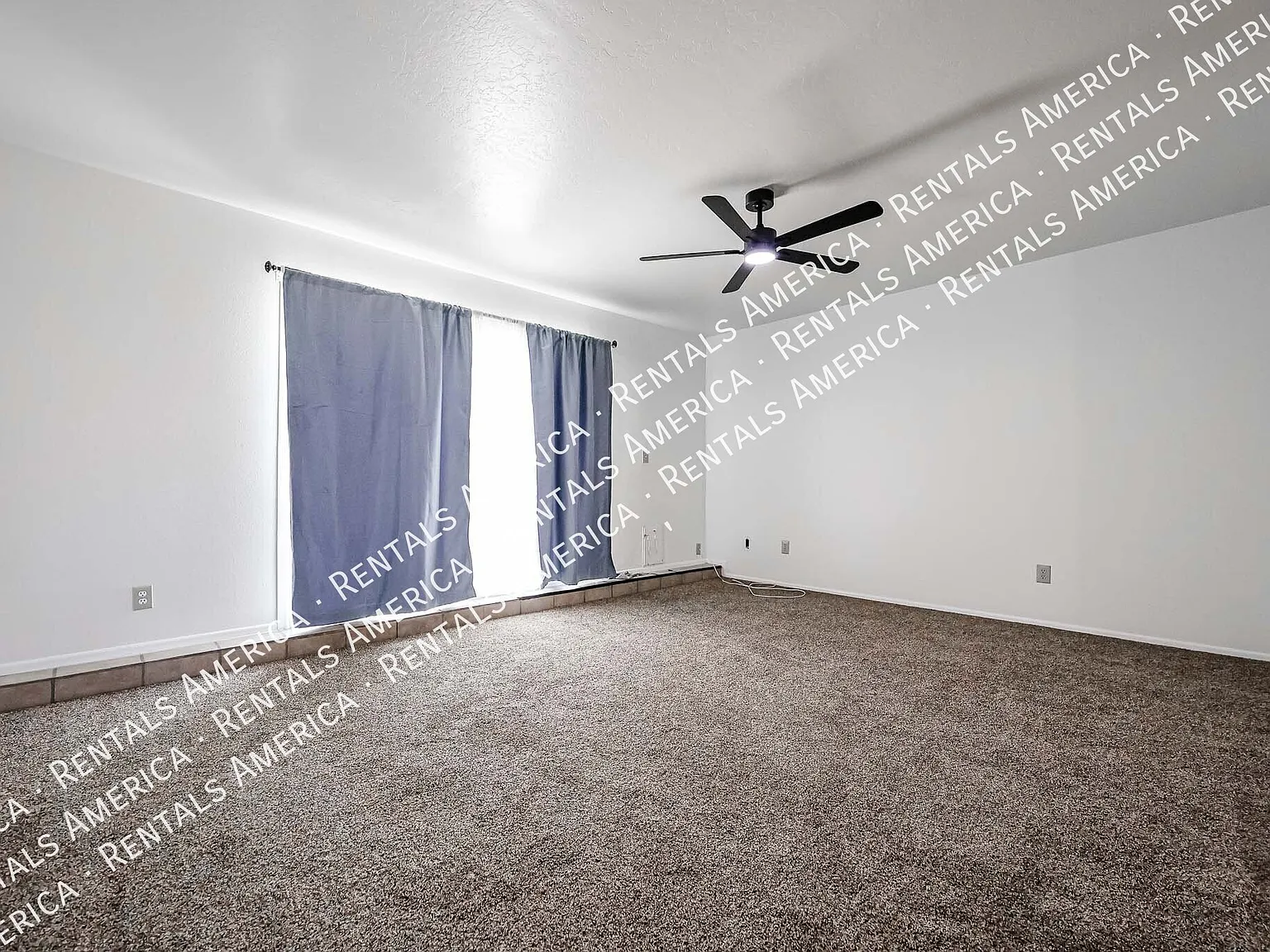 *Get 2 weeks free rent with a signed 12 month lease!* — Photo 4