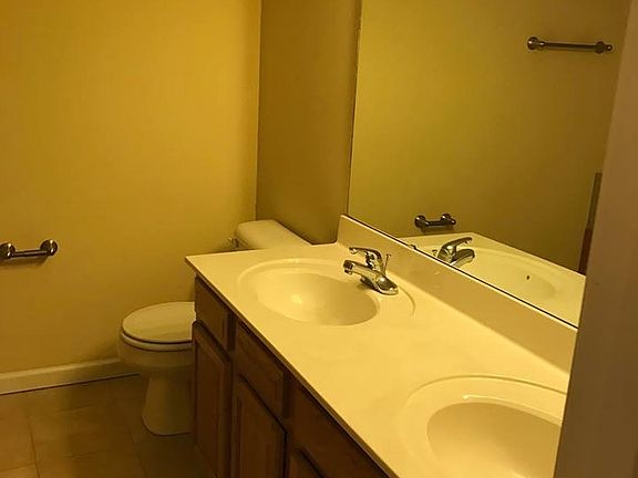 3rd image of 2844 Larkspur Ct