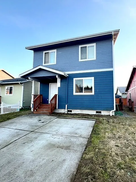 2104 SE Polar Star Way - 1 — Photo 2