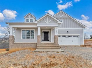 1062 Round Meadow Dr, Christiansburg, VA