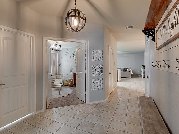 4th image of 2540 Saldana Dr