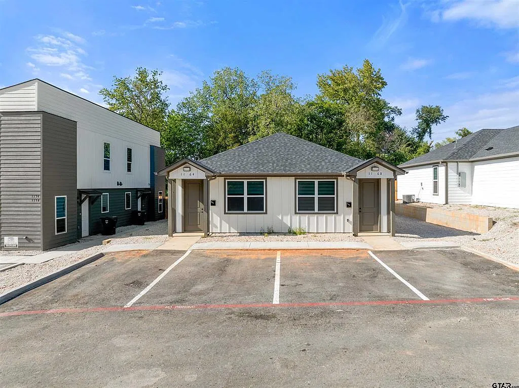 2 bed, 995 sqft, $1,400 — Photo 1