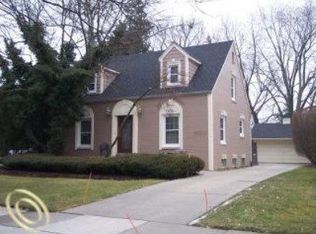 25214 Parkwood Dr, Huntington Woods, MI 48070