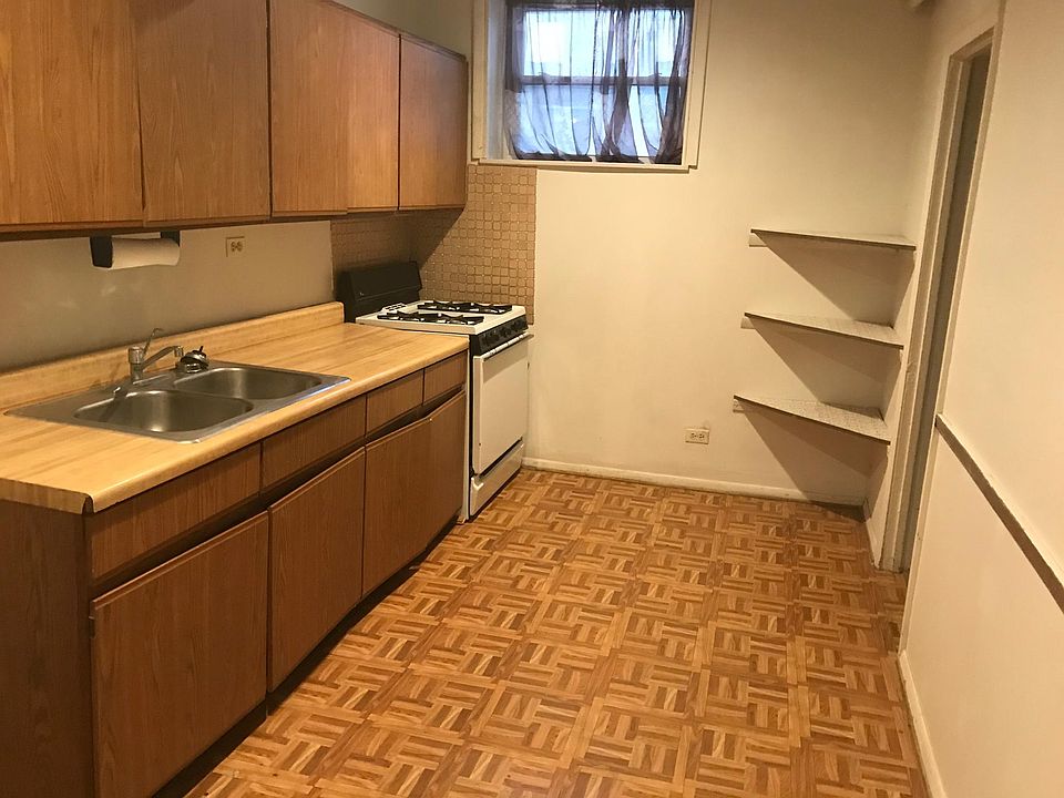 KITCHEN - NOT SHOWN PANTRY