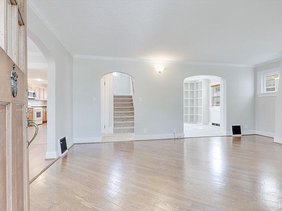 4th image of 1361 Poplar St