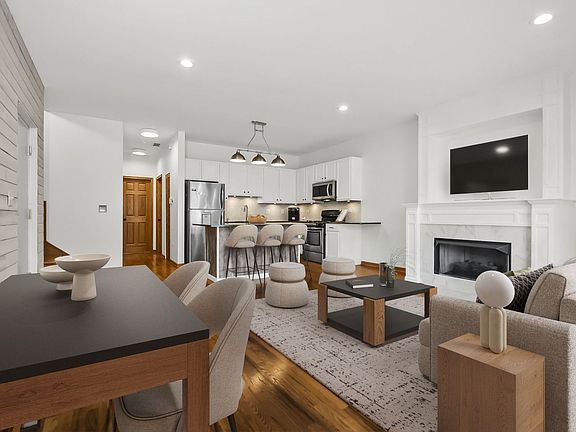3rd image of 1808 S Michigan Ave APT 31