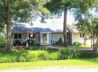 708 N Kaskaskia Dr, Dixon, IL 61021