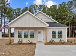 818 W Bridgers Street Ext, Burgaw, NC 28425
