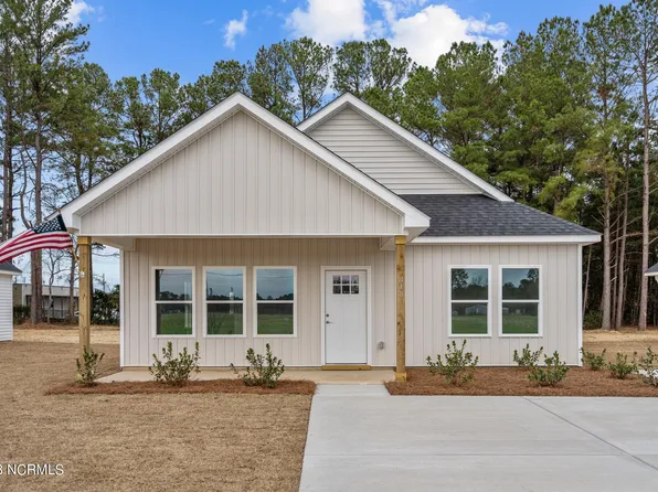 818 W Bridgers St Ext, Burgaw, NC 28425